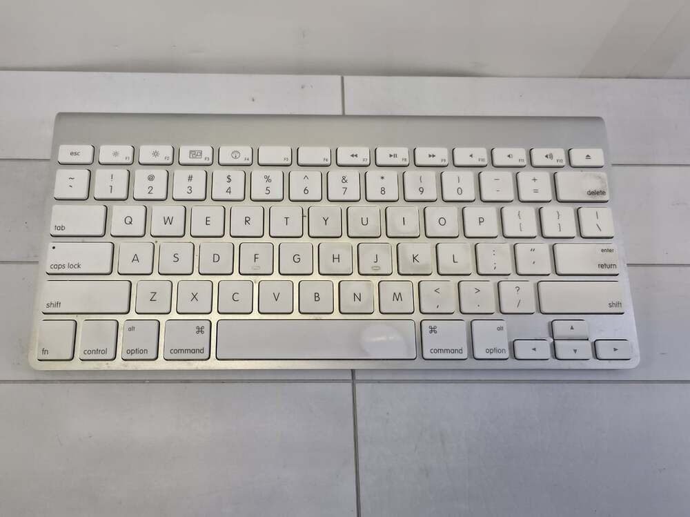 Apple Wireless Keyboard A1314